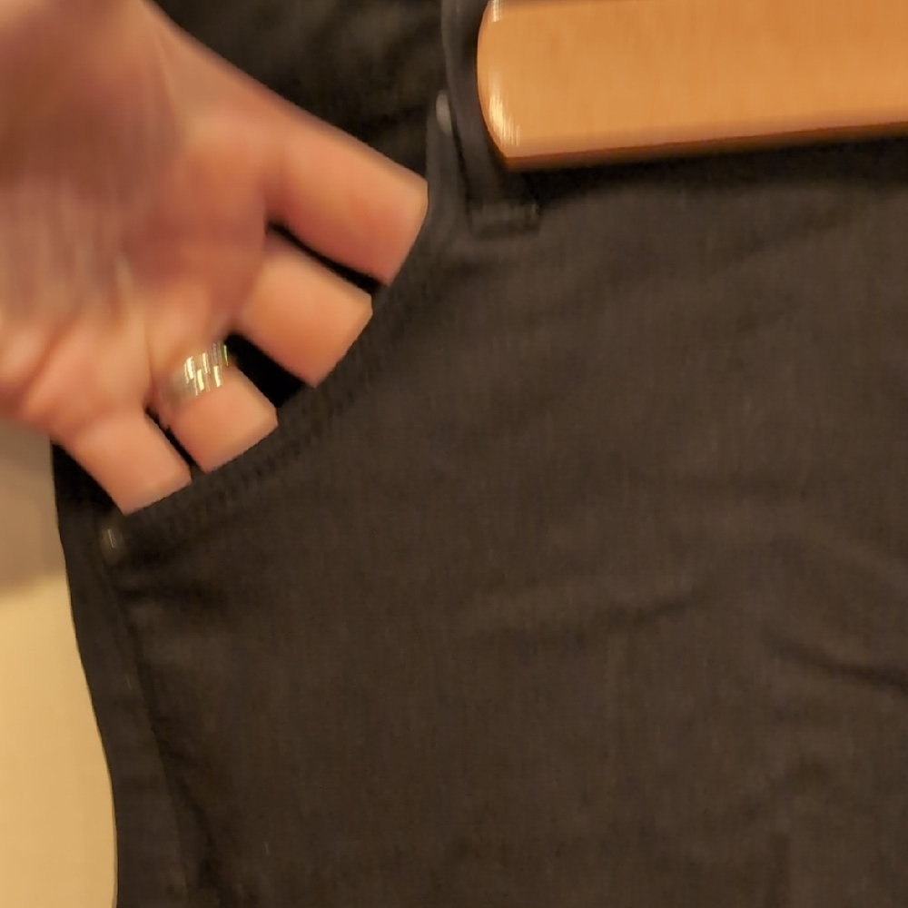 Ag Adriano Goldschmied Black Cropped Jeans - Picture 3 of 9